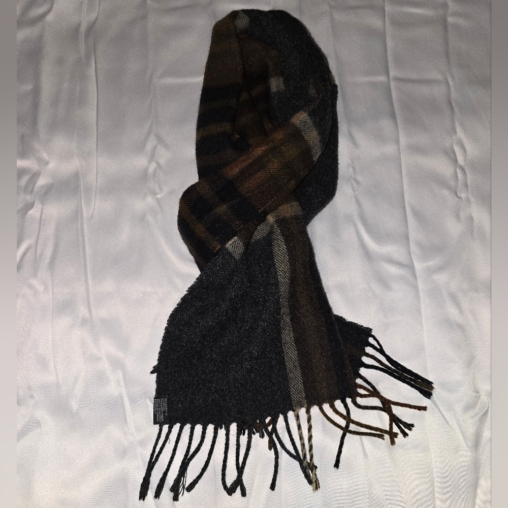 Scarfs - Picture 2 of 3